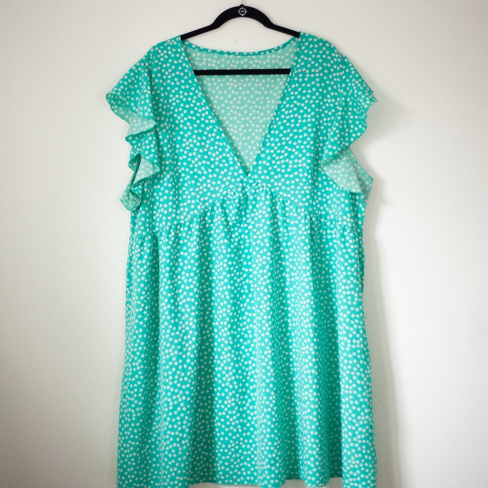 Light Blue 4xl Shein dress, floral print, flutter sleeves, v neck tag-less